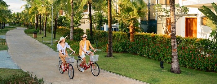 đạp xe khám phá không gian villa đẹp ở Phú Quốc 