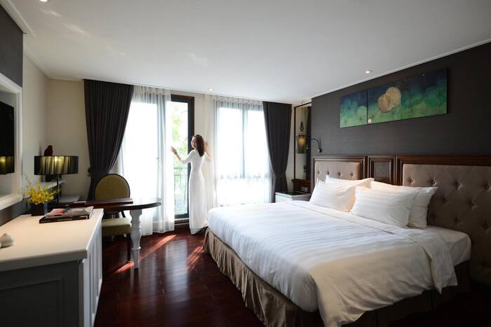 Khách sạn gần nhà thờ lớn Hà Nội - The Chi Boutique Hotel