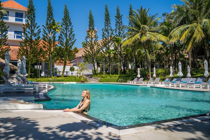 Tận hưởng kỳ nghỉ dưỡng bên bờ biển đảo ngọc thơ mộng tại L'Azure Resort Phú Quốc